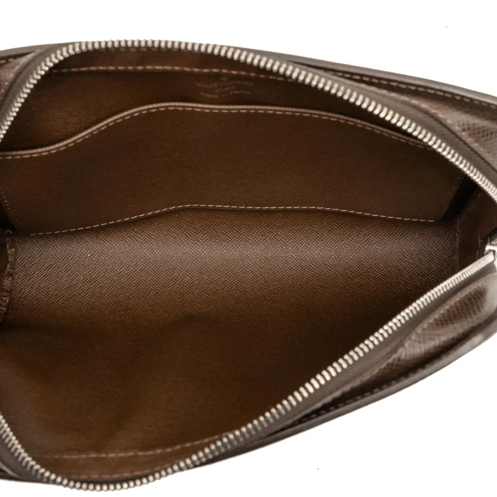 Louis Vuitton Taiga Pochette Baikal Brown Leather Very good - Model View