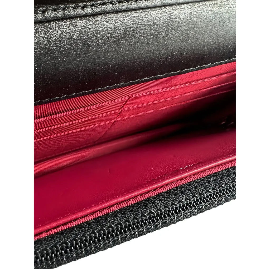 Chanel Bicolor Quilted Aged Calfskin Gabrielle Wallet On Chain Blue Leather Very good - Model View