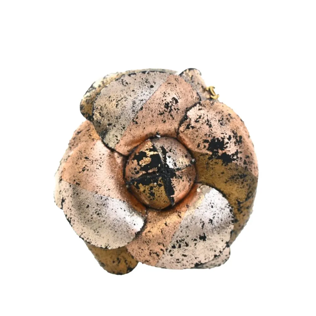 Chanel CC Metallic Canvas Camellia Brooch Pink Very good - Front View