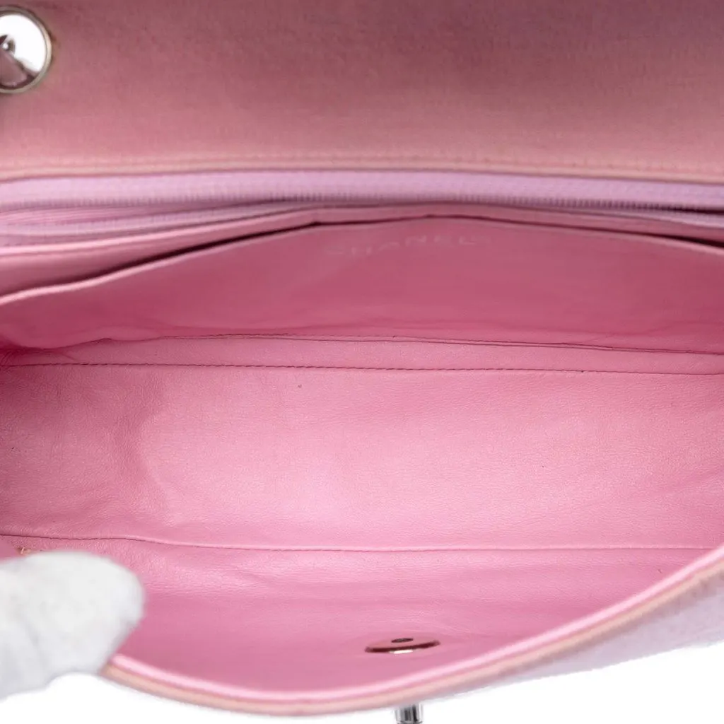 Chanel Medium Classic Jersey Single Flap Pink Very good - Model View