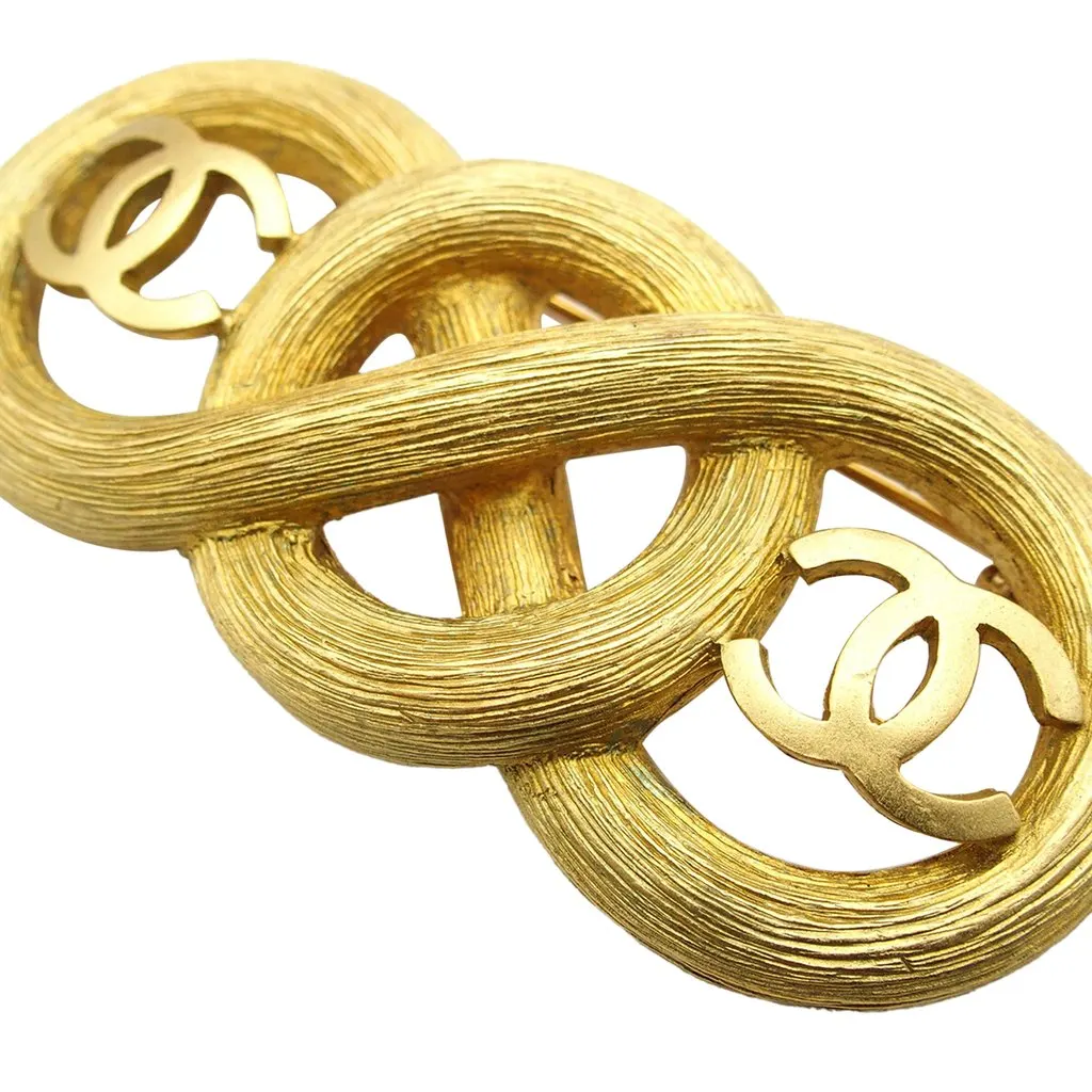 Chanel CC Gold Plated Infinity Brooch Gold Metal Very good - Model View