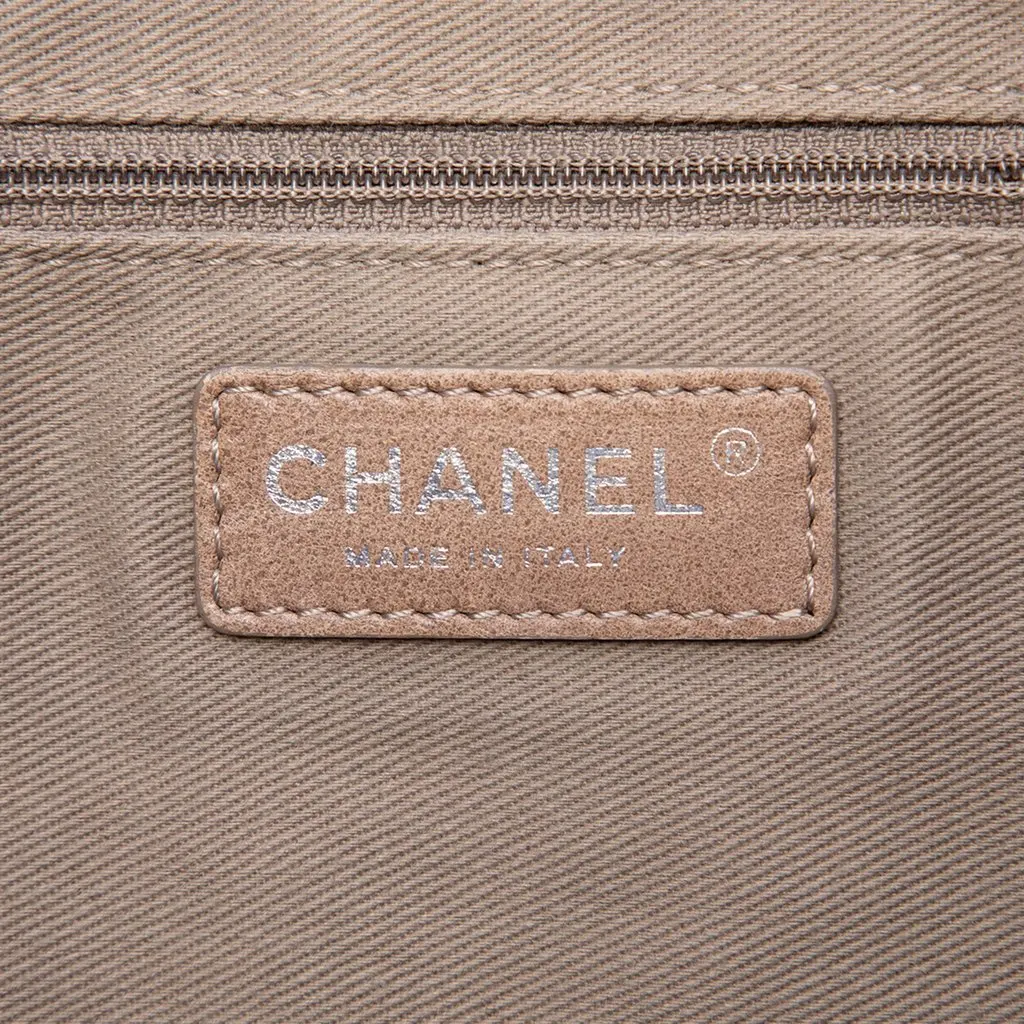 Chanel Large CC Quilted Calfskin Pocket Tote Purple Leather Very good - Box View