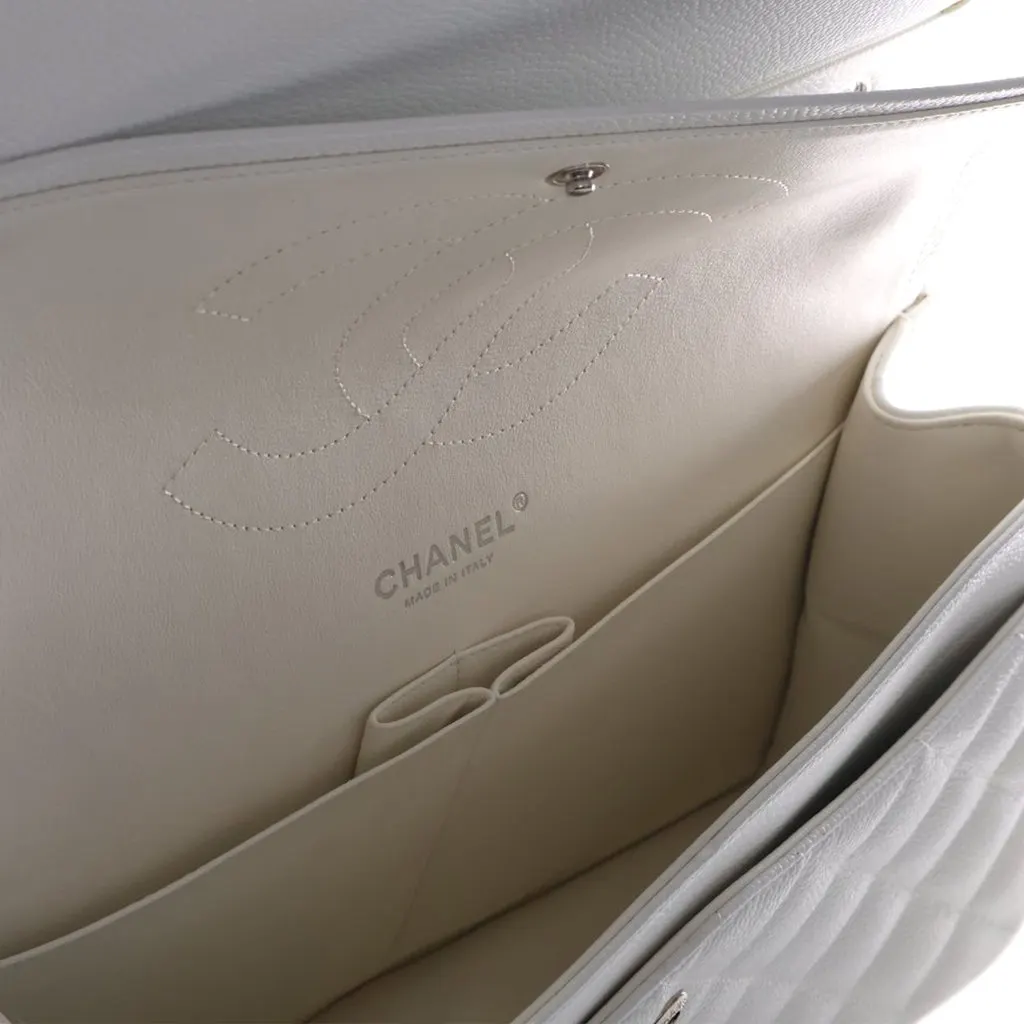 Chanel Jumbo Classic Caviar Double Flap White Leather Very good - Model View