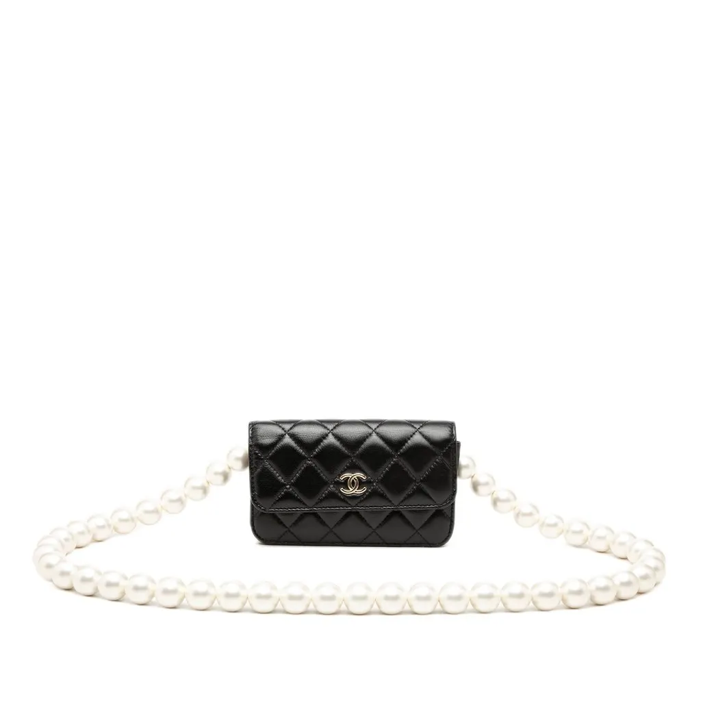 Chanel Quilted Calfskin Maxi Pearls Clutch With Chain Black Leather Very good - Front View
