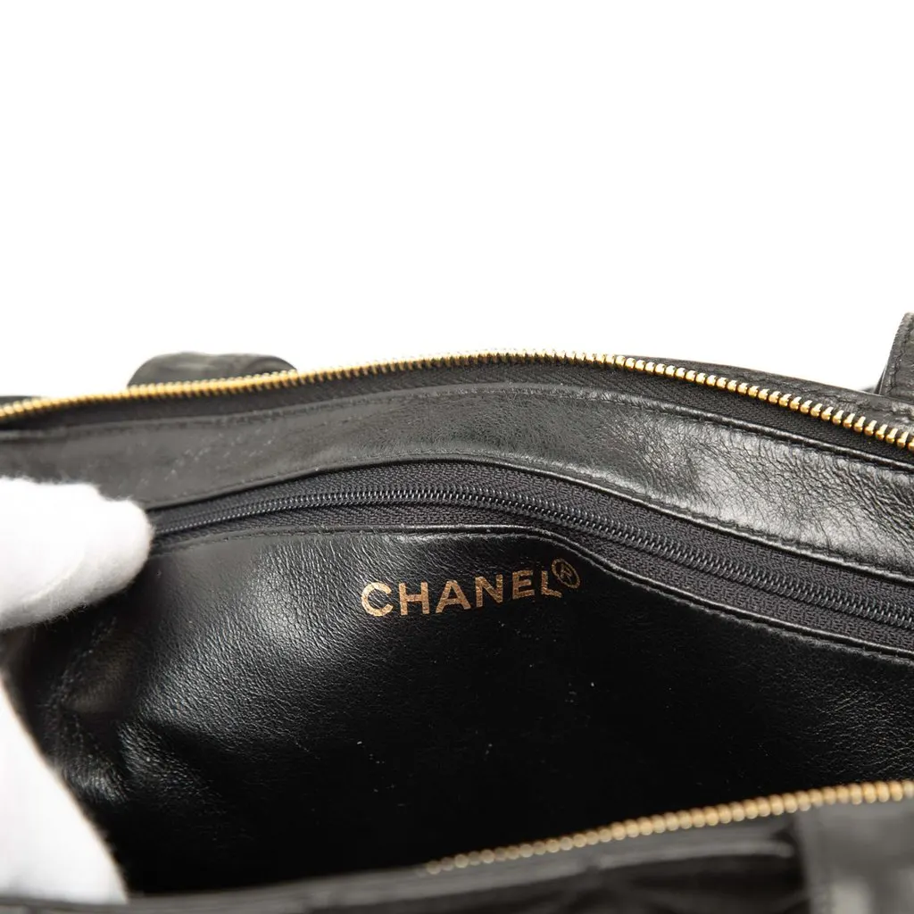 Chanel Quilted Lambskin Shoulder Bag Black Leather Very good - Box View