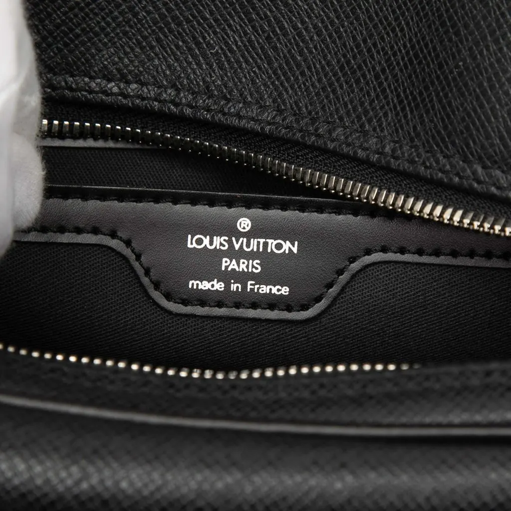 Louis Vuitton Taiga Reporter PM Black Leather Very good - Box View