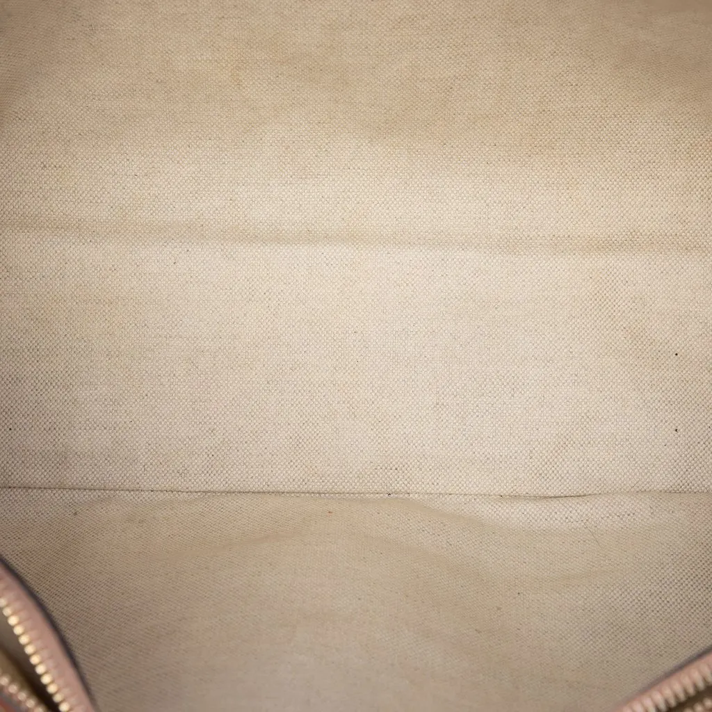 Gucci GG Canvas Bella Tote Beige Very good - Model View