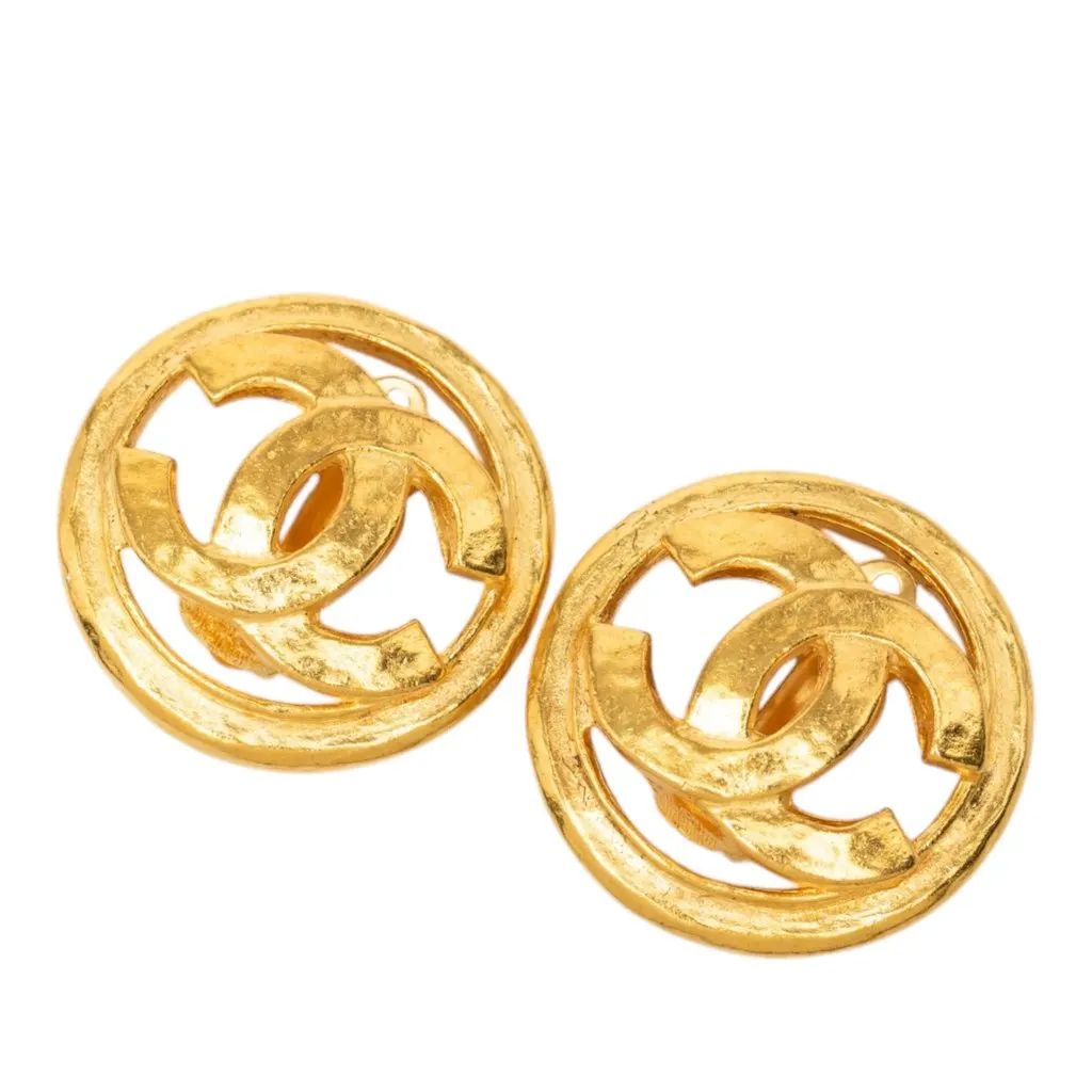 Chanel CC Gold Plated Round Clip on Earrings Gold Metal Very good - Front View