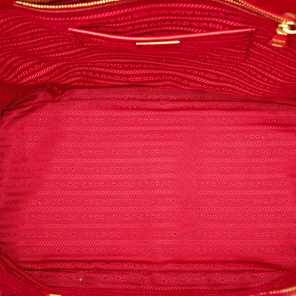 Prada Saffiano Vernice Convertible Tote Red Leather Very good - Model View