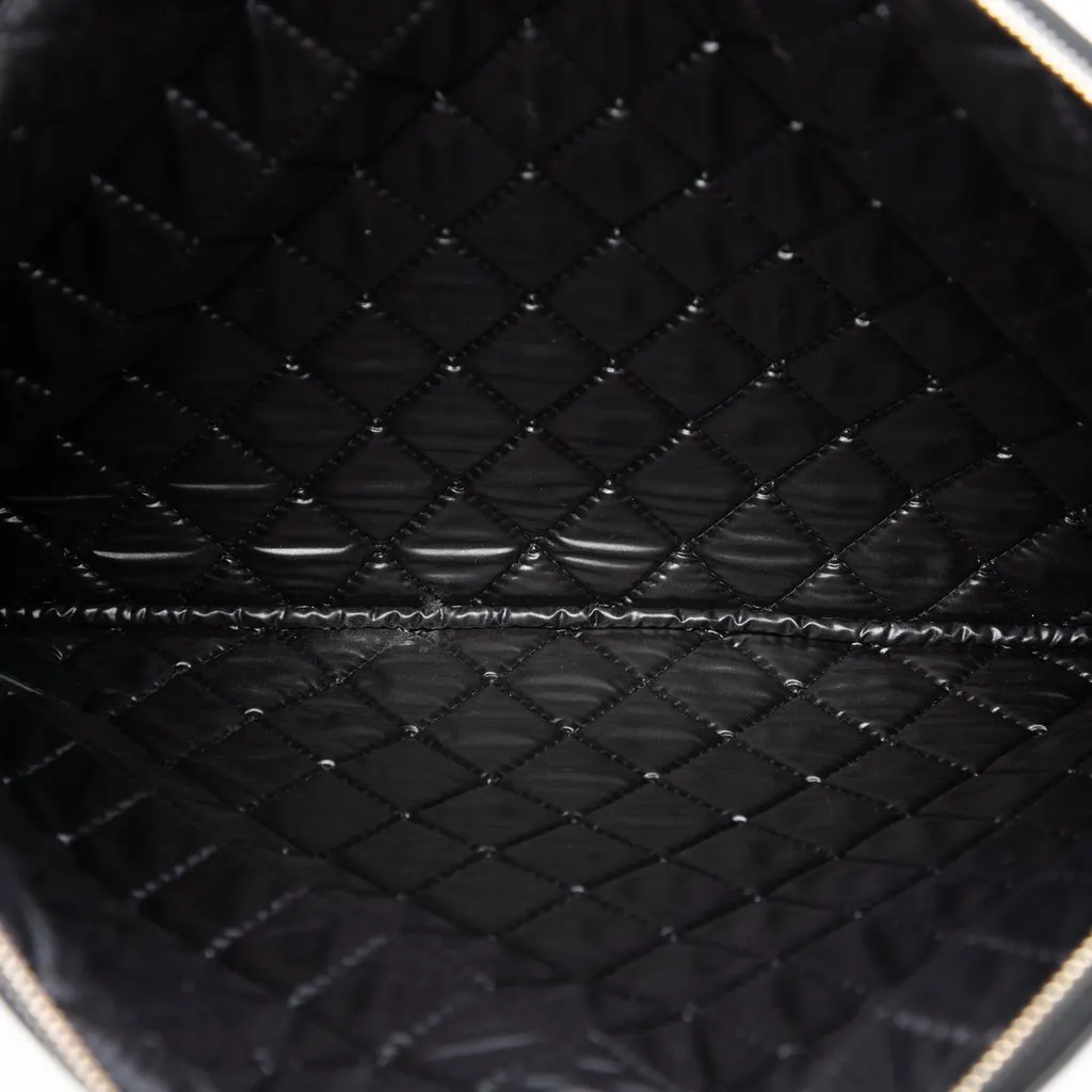 Chanel Large Quilted Caviar Boy O Case Clutch Black Leather Very good - Model View