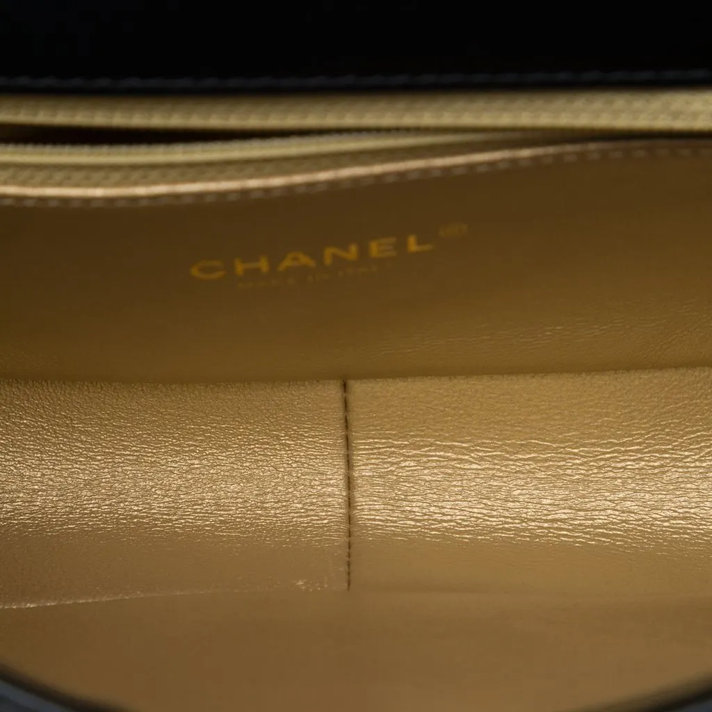 Chanel Medium Quilted Calfskin Octagon CC Clasp Flap Black Leather Very good - Model View
