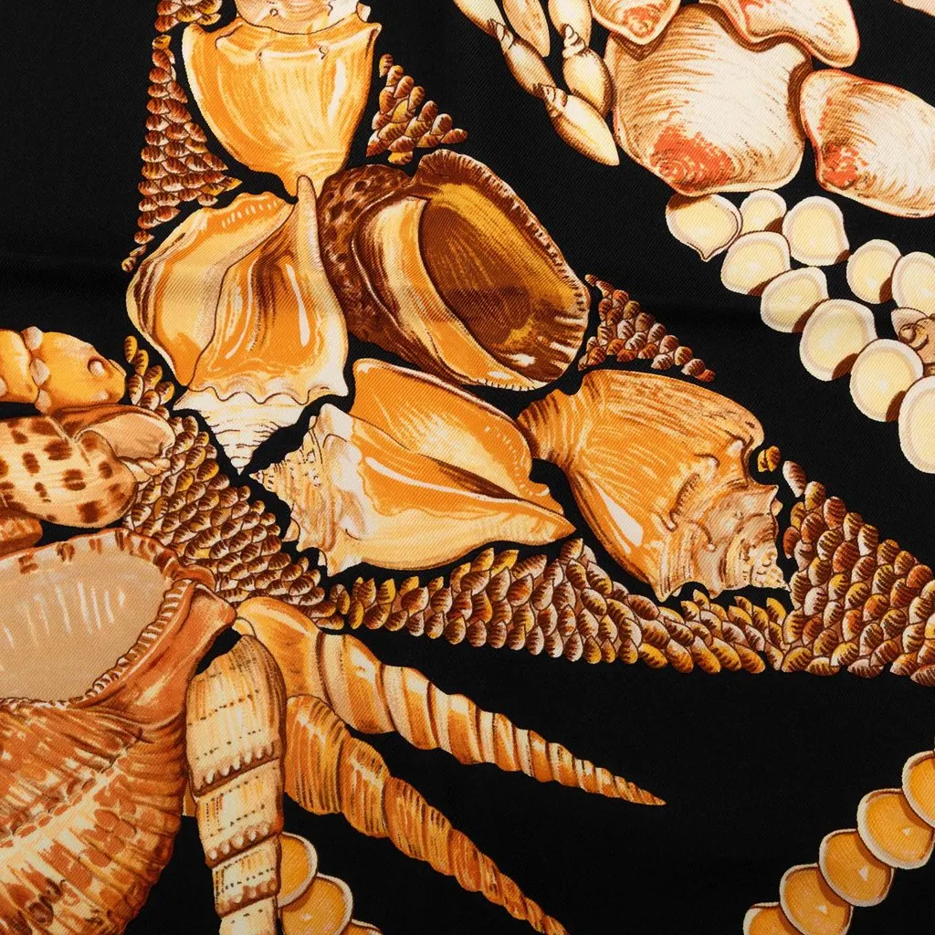 Hermès Rocaille Silk Scarf 90 Black Silk Very good - Model View