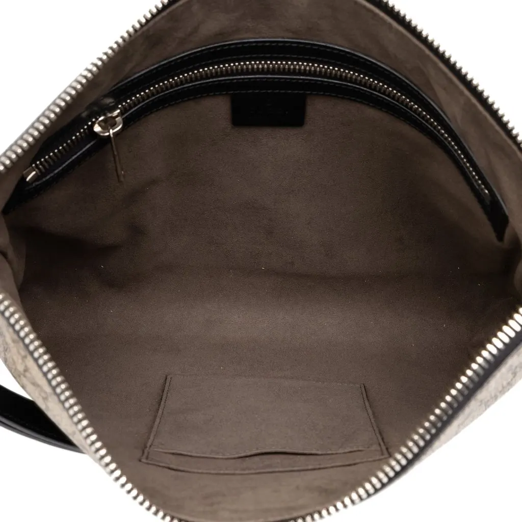 Gucci GG Supreme Clutch Beige Canvas Good - Model View