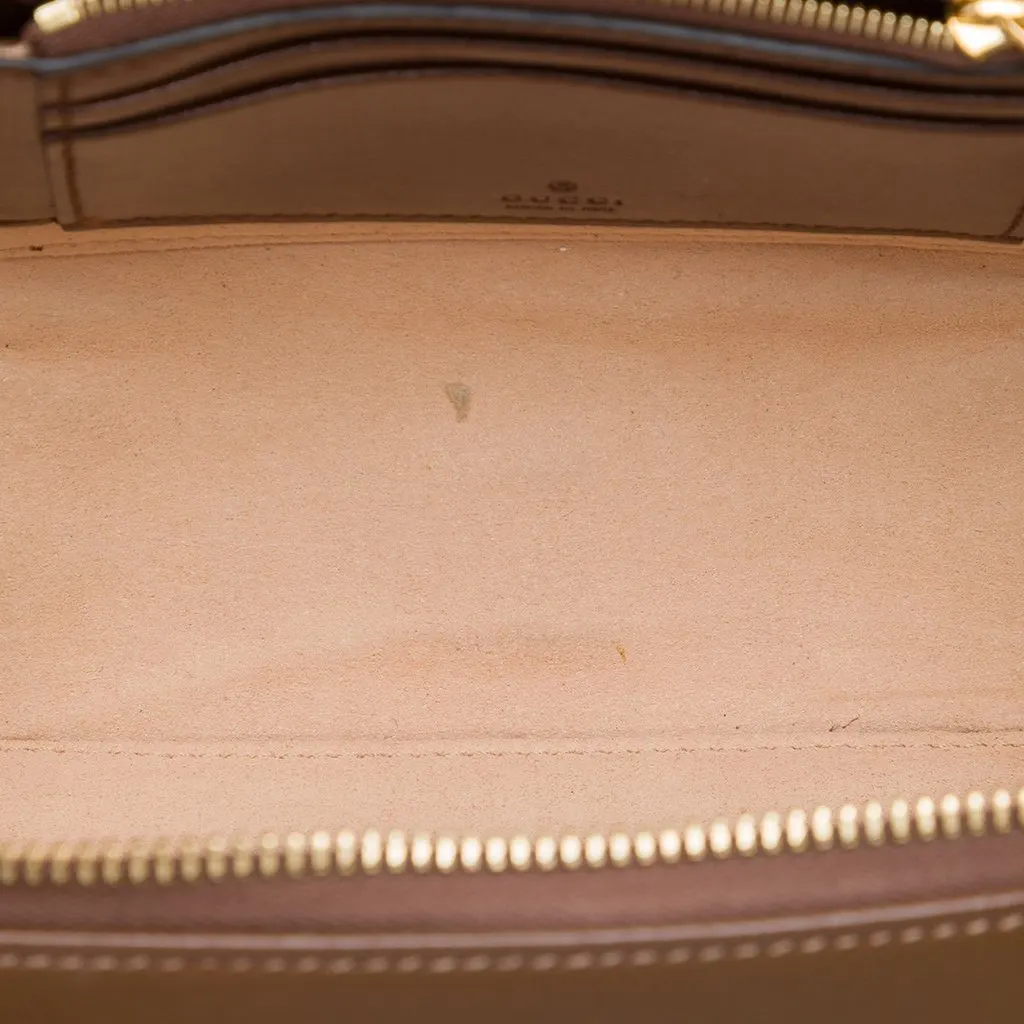 Gucci GG Supreme Interlocking G Crossbody Beige Canvas Very good - Model View
