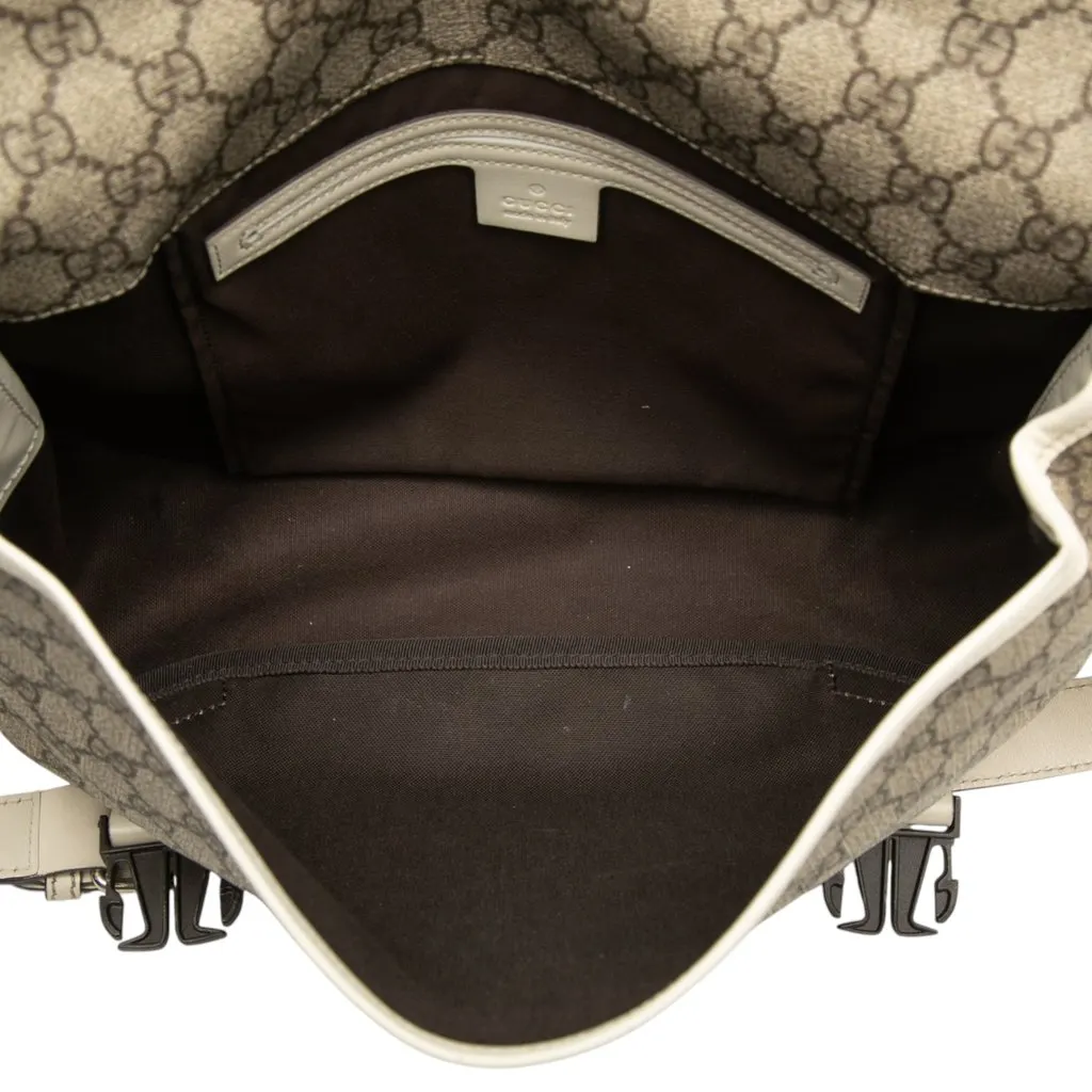 Gucci GG Supreme Crossbody Beige Canvas Very good - Model View