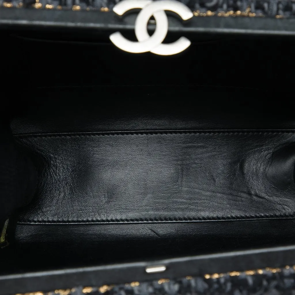 Chanel Multicolor Tweed Quadrato Box Crossbody Black Very good - Model View