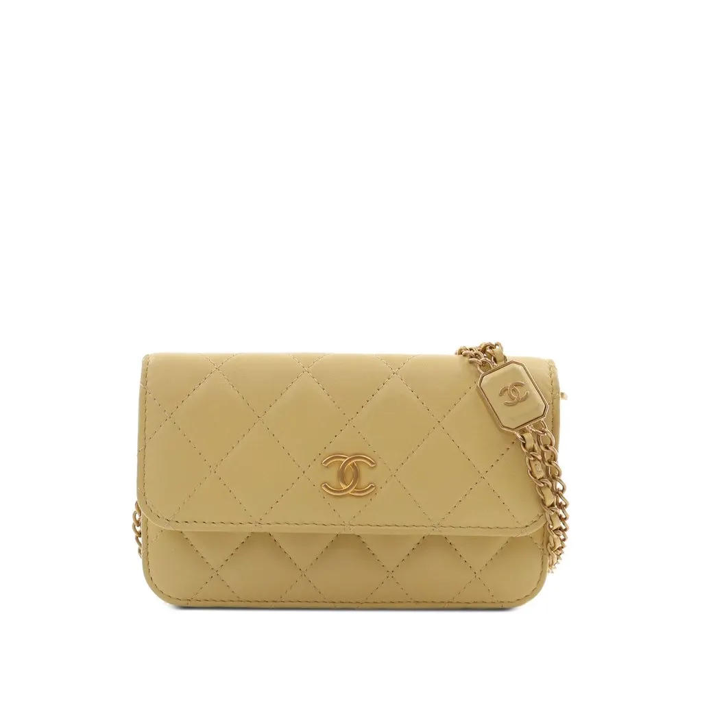 Chanel CC Quilted Lambskin Clutch With Chain Yellow Leather Very good - Front View