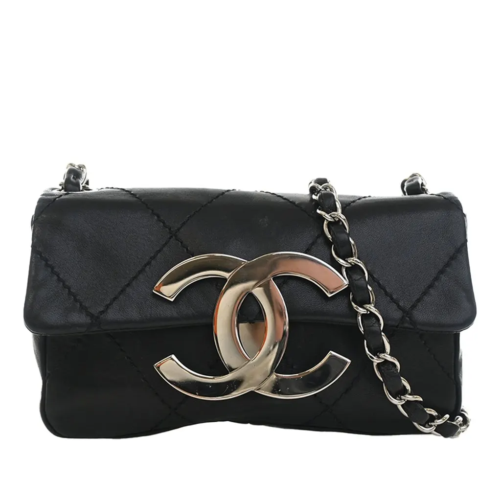 Chanel Oversized CC Calfskin Diamond Stitch Flap Black Leather Very good - Front View