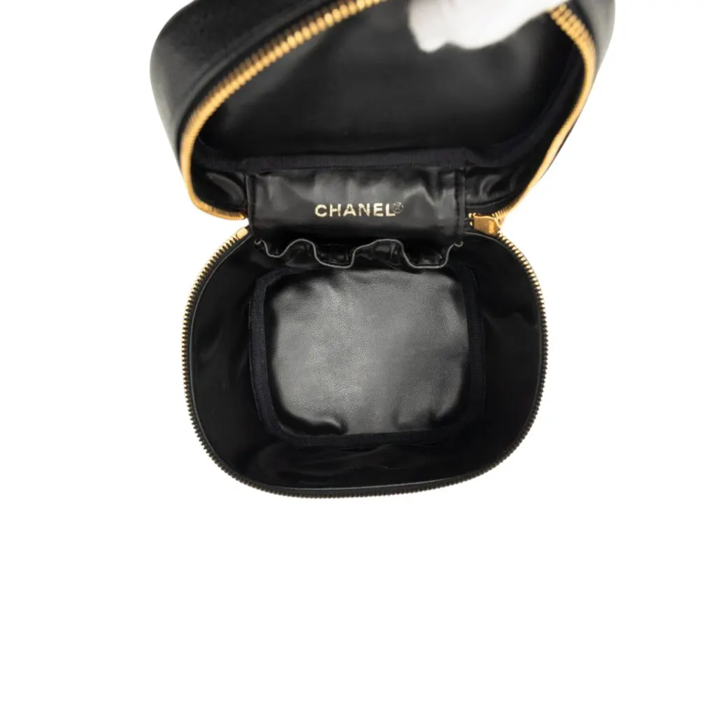 Chanel CC Caviar Vanity Case Black Leather Very good - Model View