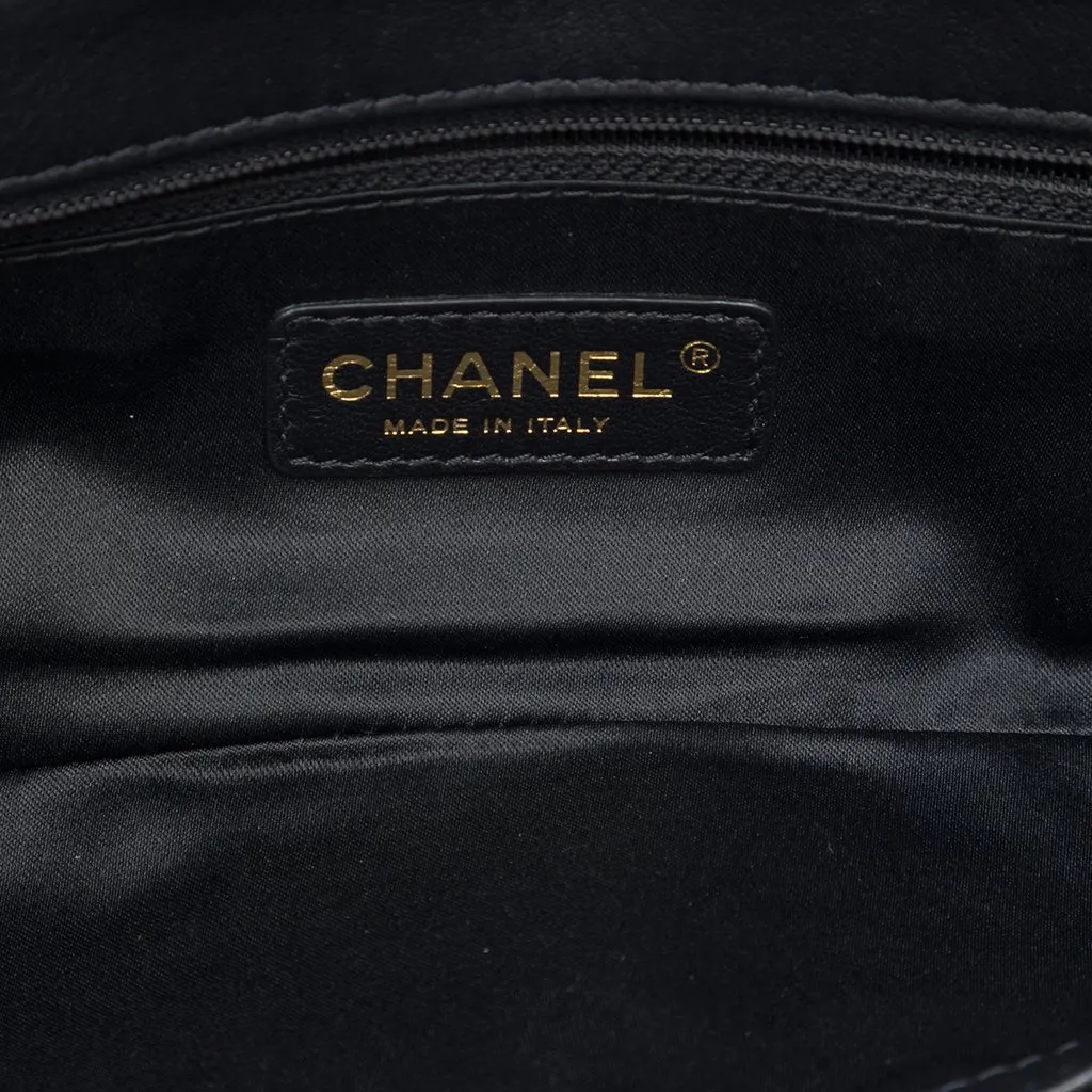 Chanel Quilted Sheepskin Reissue 2.55 Flap Clutch Black Leather Very good - Model View