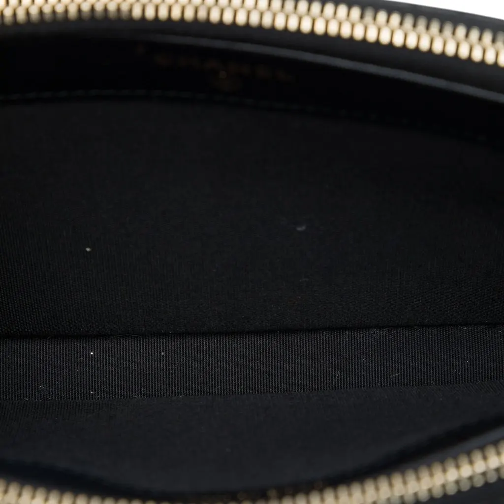 Chanel CC Quilted Calfskin Double Zip Clutch With Chain Black Leather Very good - Model View
