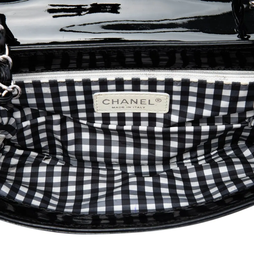 Chanel CC Patent Lipstick Ligne Flap Black Leather Very good - Model View