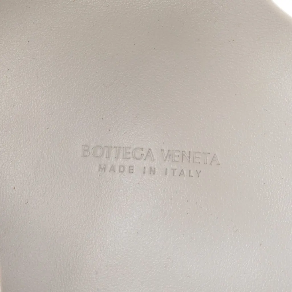Bottega Veneta Nappa Intrecciato Mini Knot Bucket Bag White Leather Good - Box View
