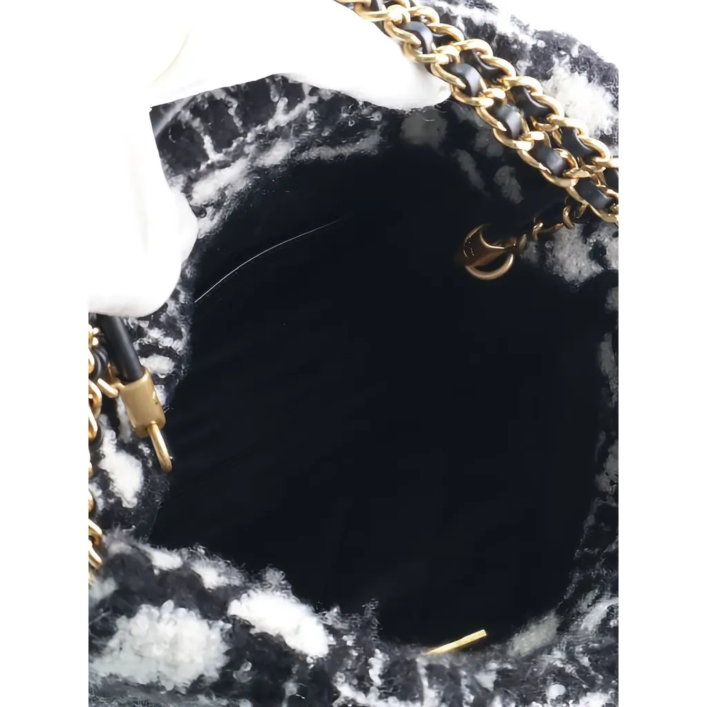Chanel Mini Cashmere Camellia 22 Handbag Black Wool Very good - Model View