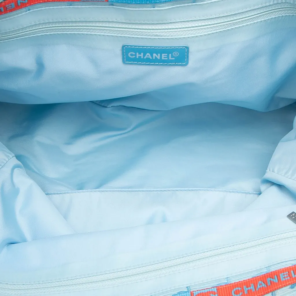 Chanel New Travel Line Nylon Tote Blue Very good - Model View