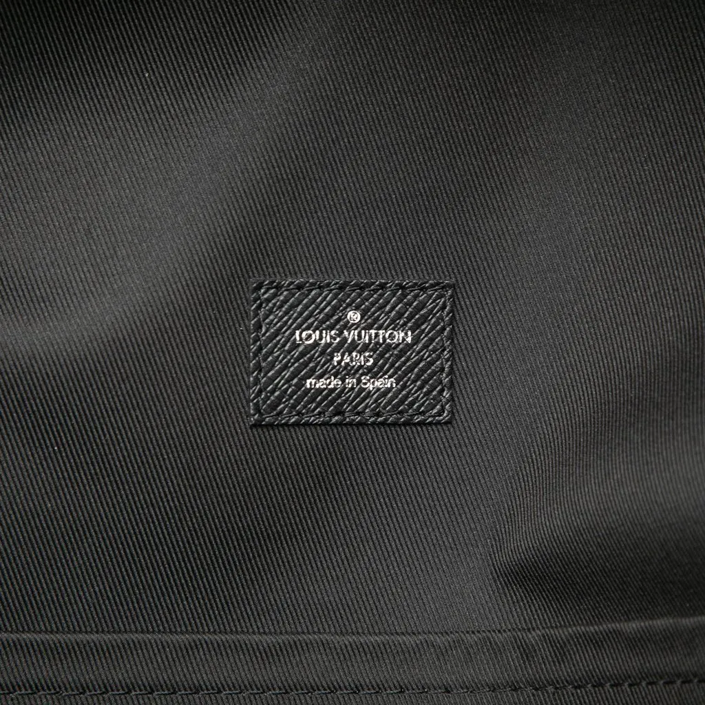 Louis Vuitton Monogram Taigarama Discovery Backpack Black Very good - Box View