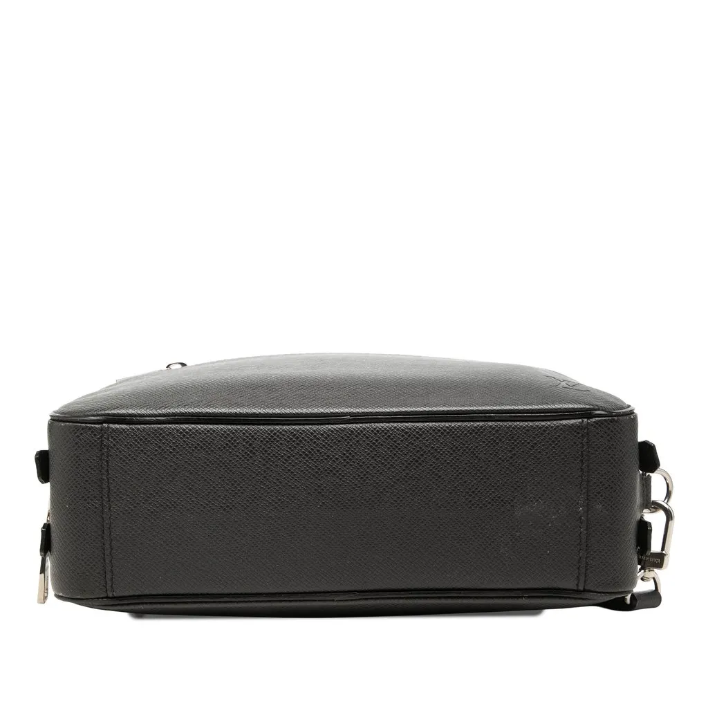 Louis Vuitton Taiga Kasai Black Leather Very good - Inside View
