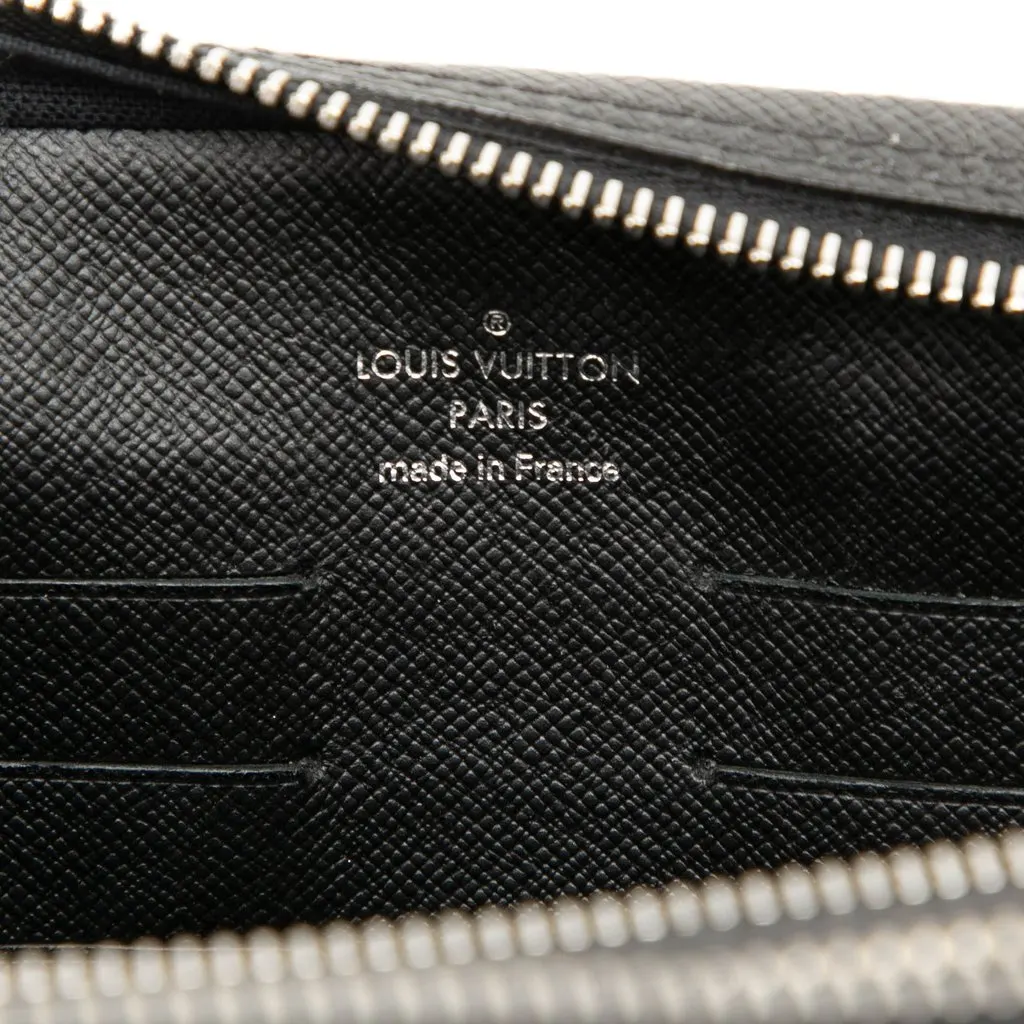 Louis Vuitton Taiga Kasai Black Leather Very good - Box View
