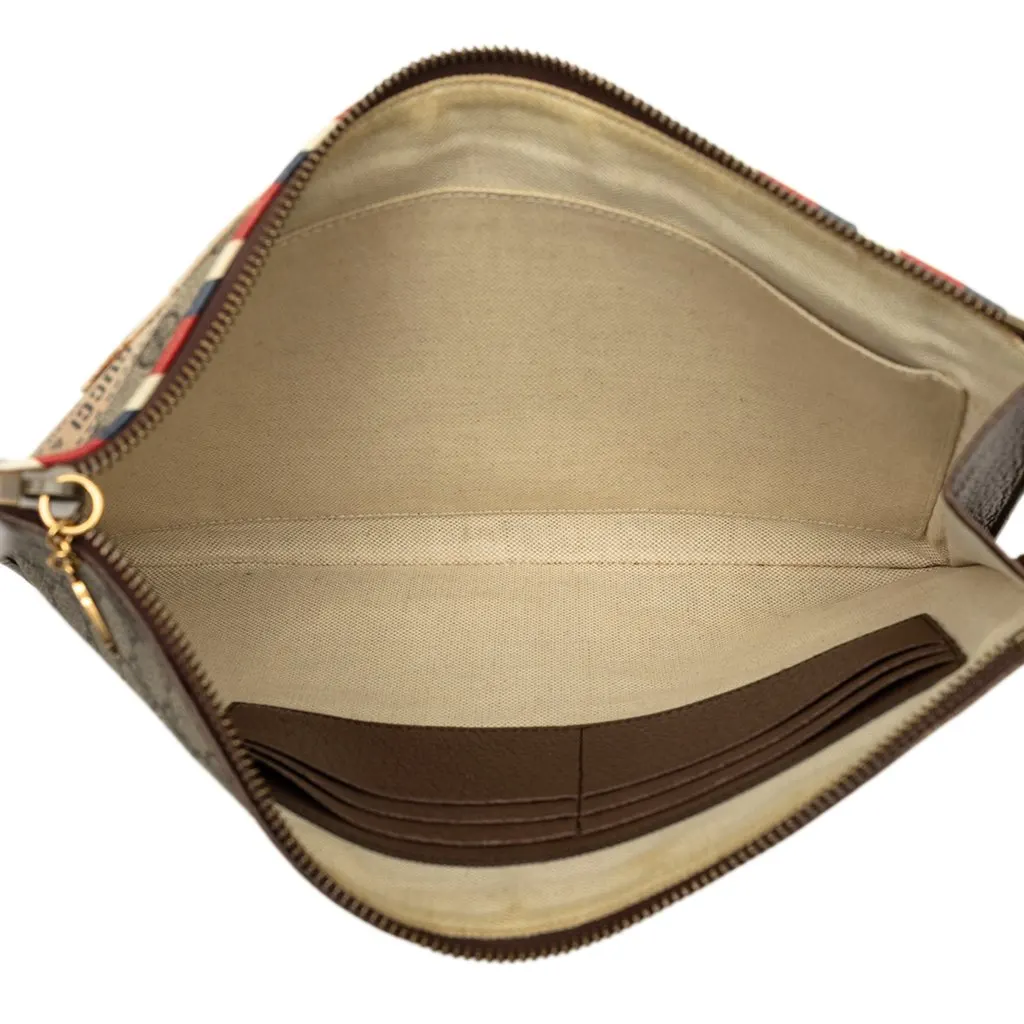 Gucci GG Supreme Courrier Clutch Beige Canvas Very good - Model View