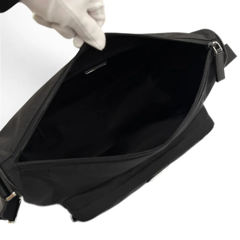 Prada Large Saffiano Trimmed Re Nylon Crossbody Black Very good - Model View