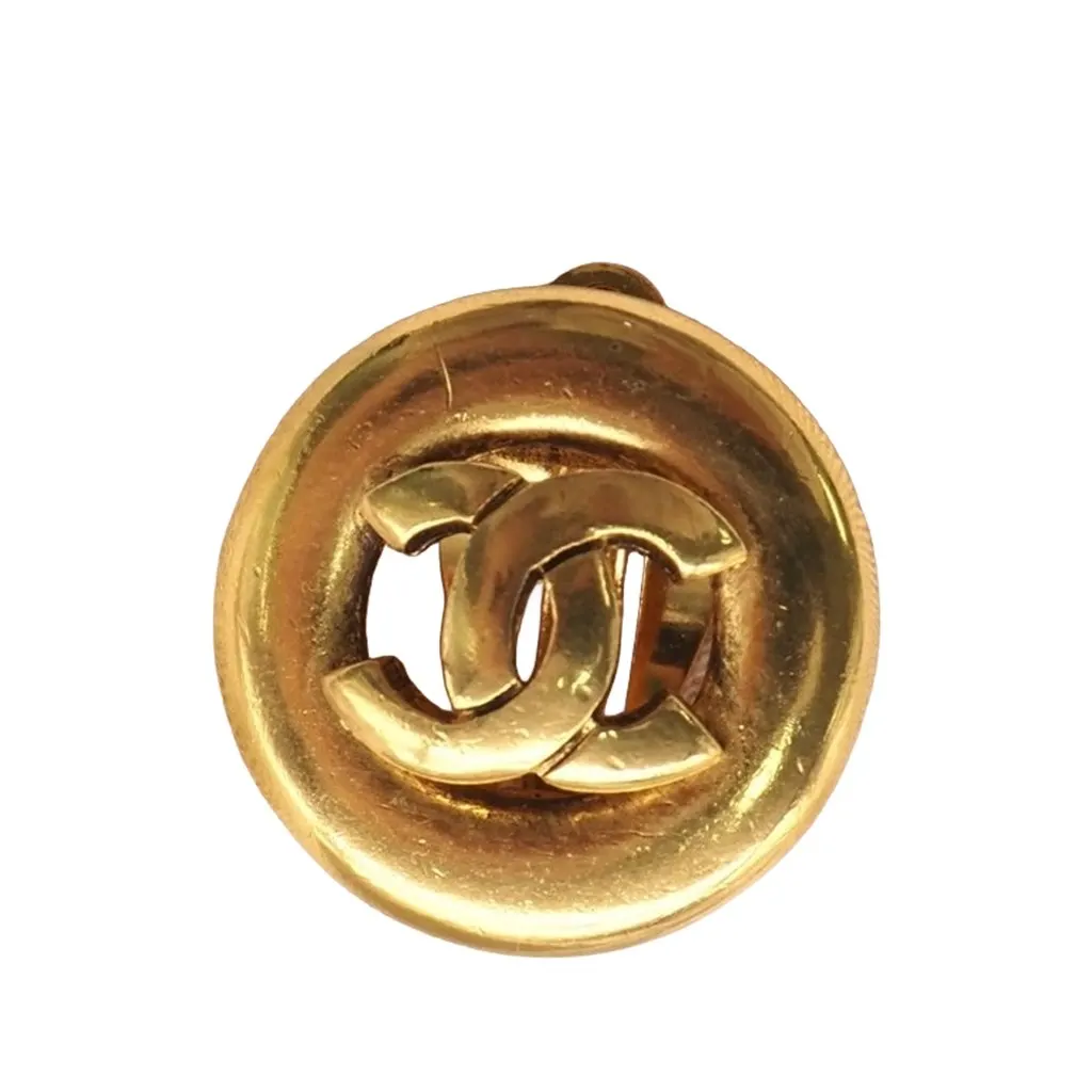 Chanel CC Gold Plated Round Clip On Earrings Gold Metal Very good - Model View