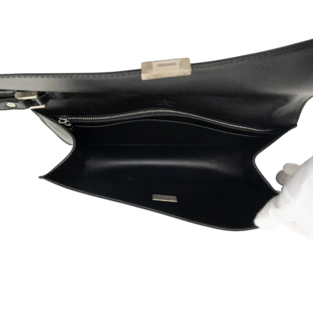 Louis Vuitton Taiga Selenga Black Leather Very good - Model View