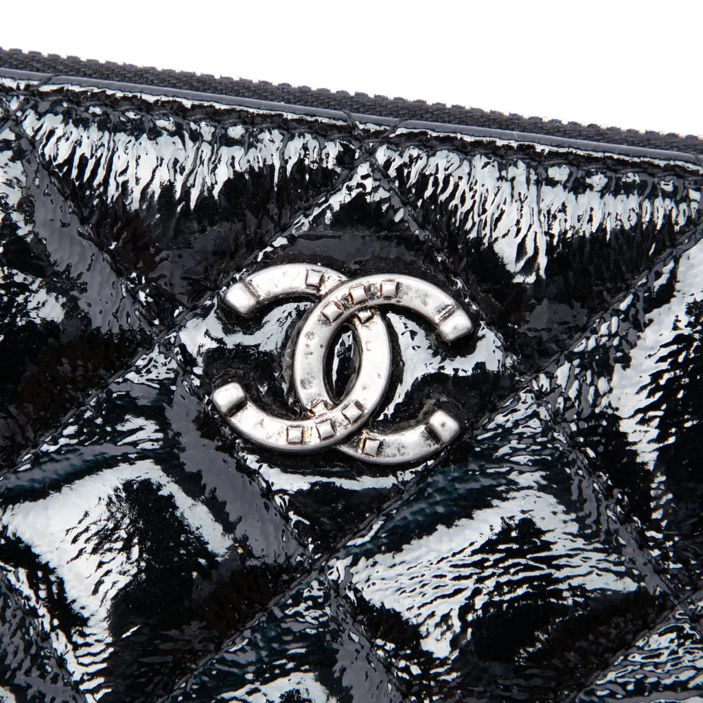 Chanel Small Quilted Crinkled Patent O Case Clutch Black Leather Very good - Model View
