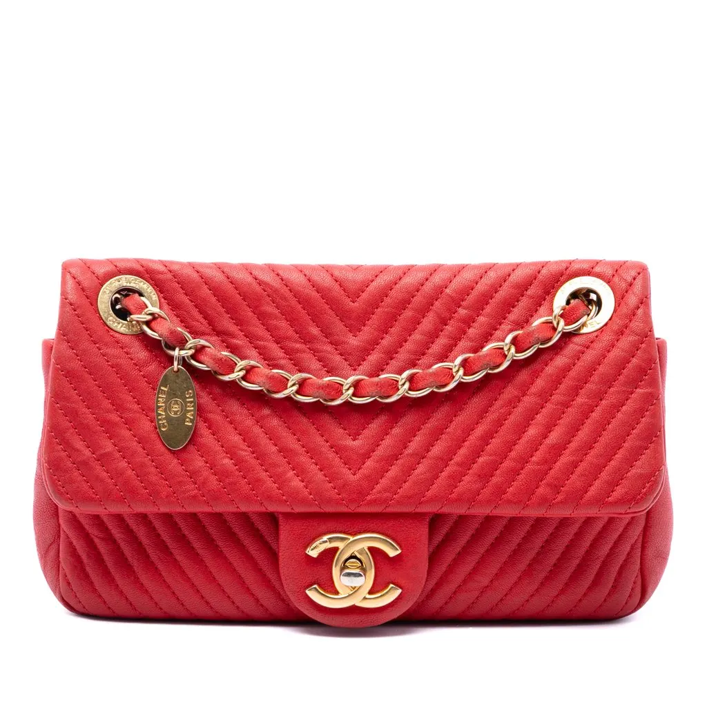 Chanel Small Chevron Wrinkled Calfskin Medallion Charm Surpique Flap Red Leather Very good - Front View