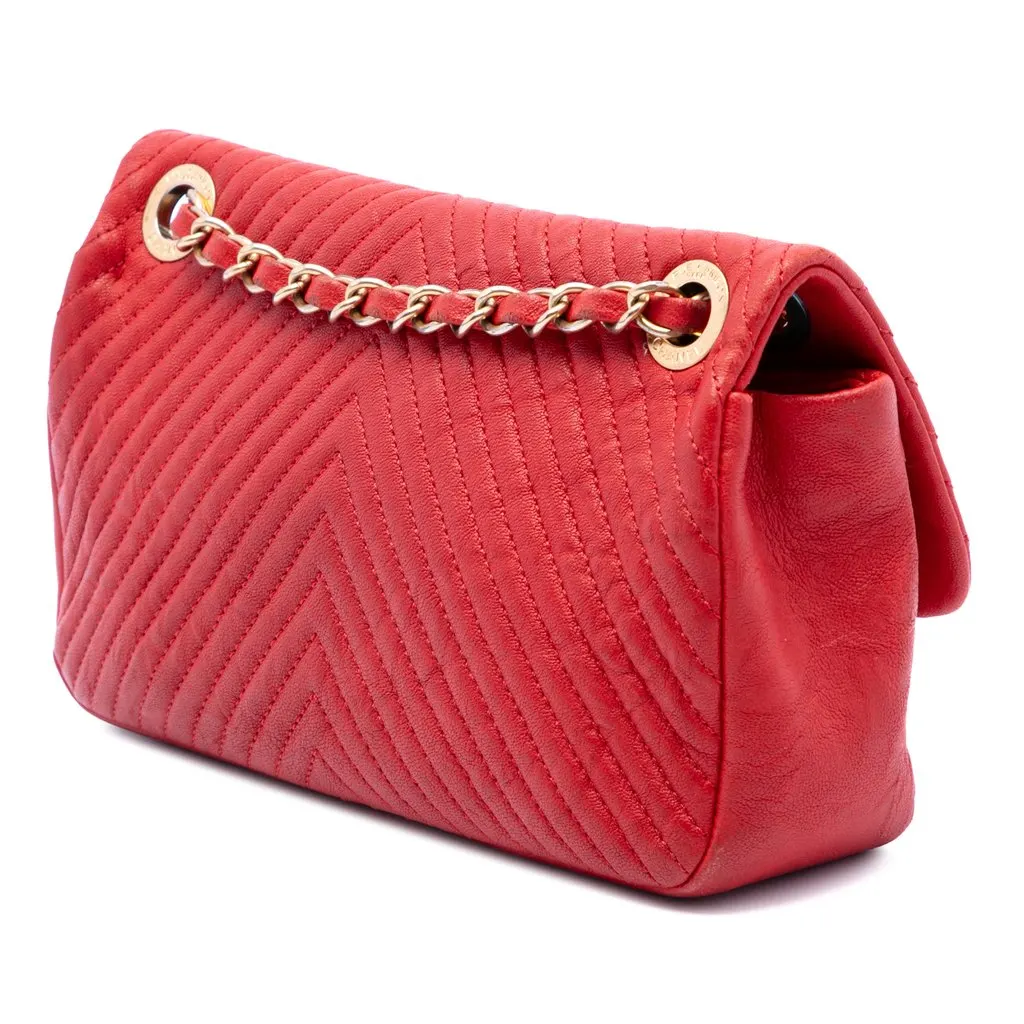Chanel Small Chevron Wrinkled Calfskin Medallion Charm Surpique Flap Red Leather Very good - Back View