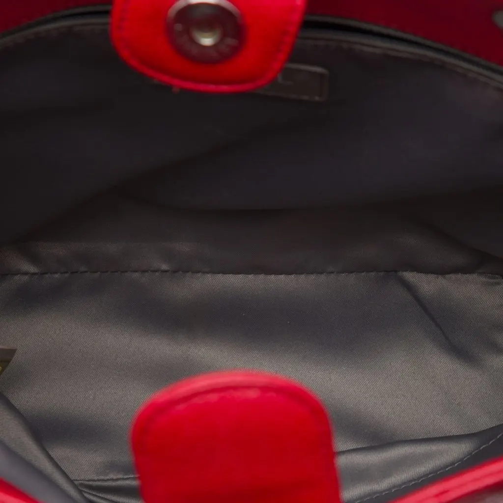 Chanel Caviar Petite Shopping Tote Red Leather Very good - Model View