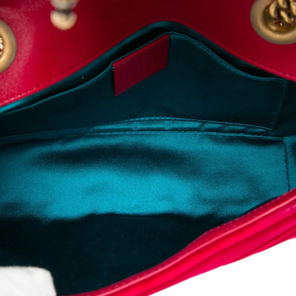 Gucci Small GG Marmont Matelasse Velvet Shoulder Bag Red Velvet Very good - Model View