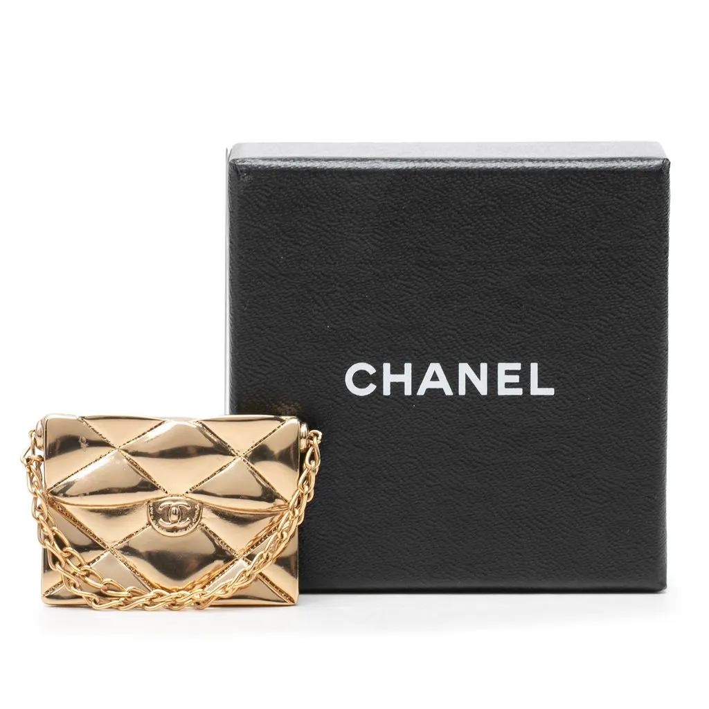 Chanel CC Gold Plated Quilted Classic Flap Pin Brooch Gold Metal Very good - Model View