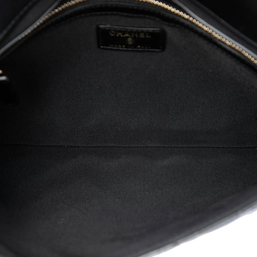 Chanel CC Quilted Patent Flap Clutch Black Leather Very good - Model View