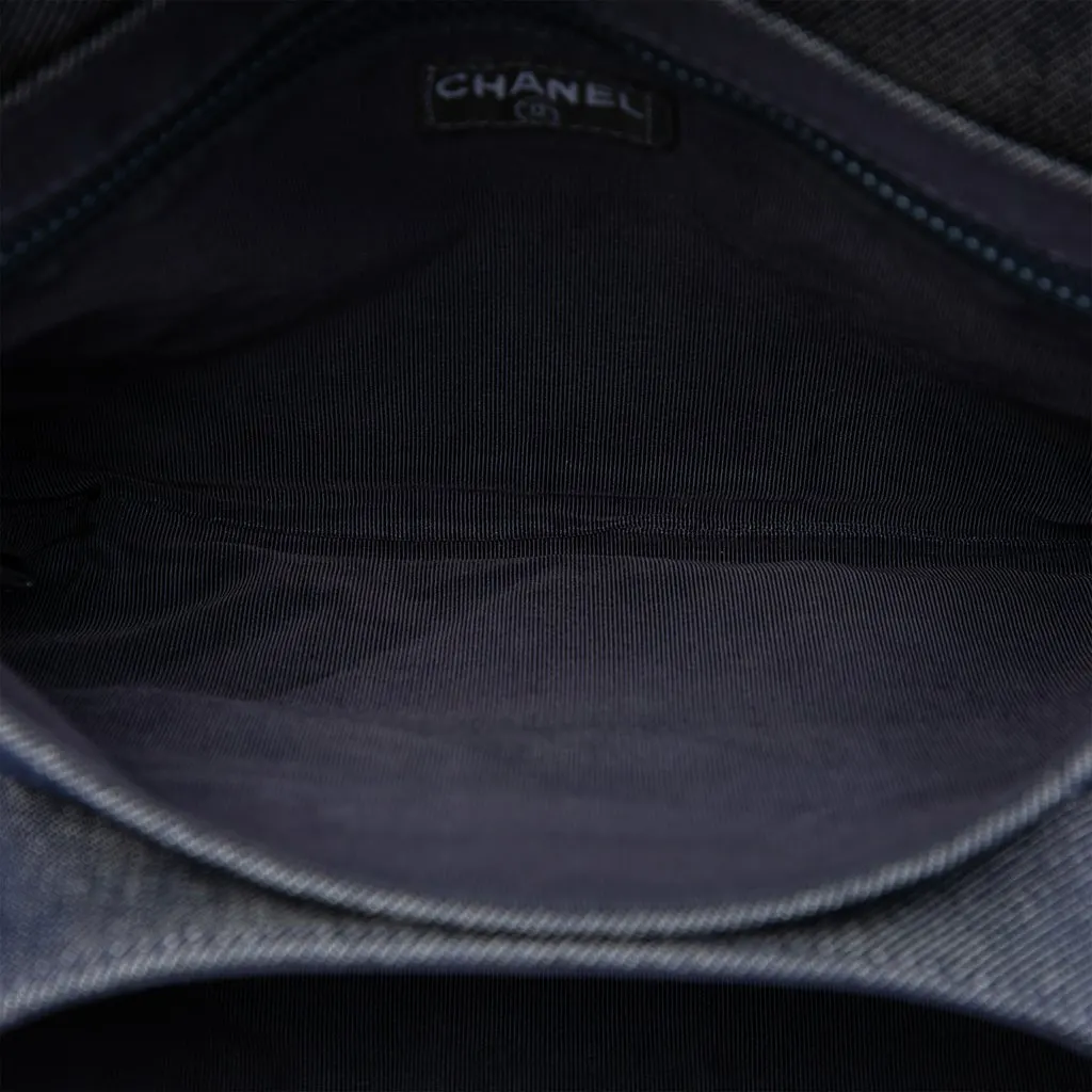 Chanel Chocolate Bar Denim Reissue 2.55 Flap Blue Very good - Model View