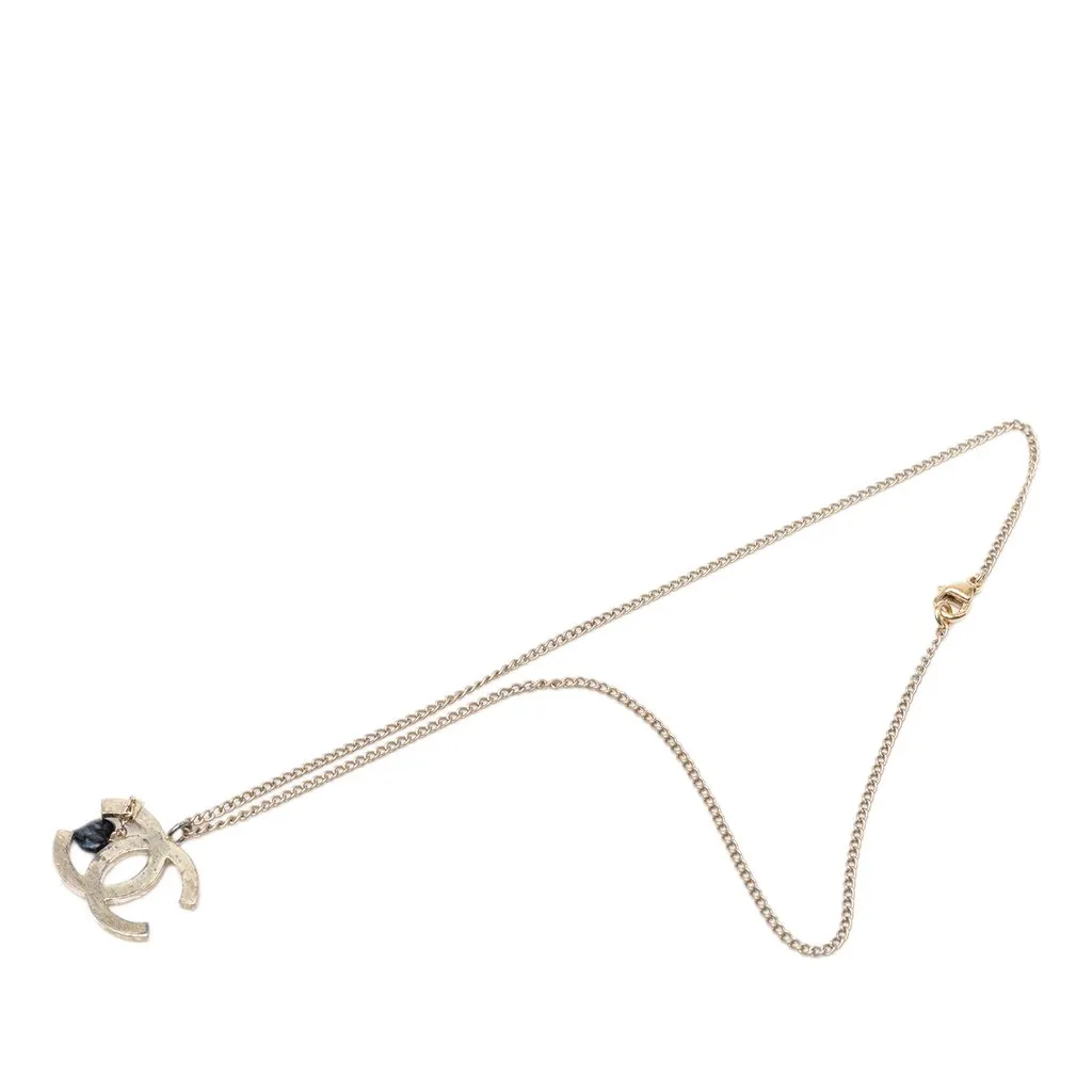 Chanel CC Gold Plated Resin Heart Pendant Necklace Gold Metal Very good - Front View