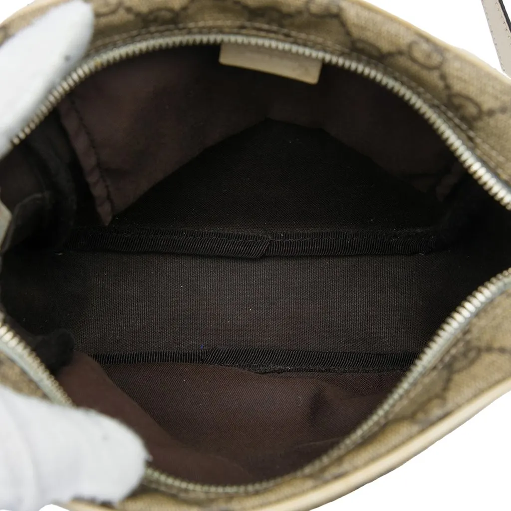 Gucci GG Supreme Crossbody Beige Very good - Model View