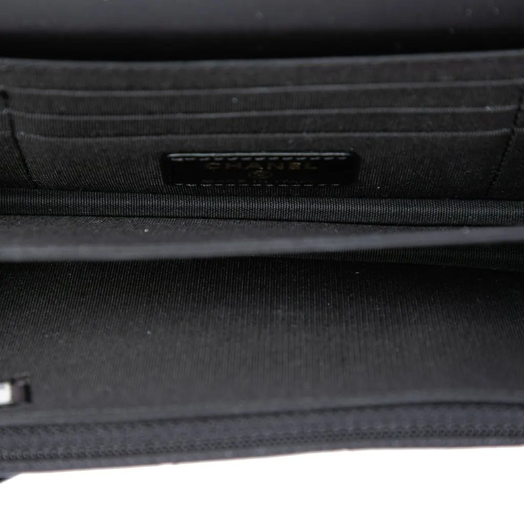 Chanel CC Quilted Calfskin Maxi Pearls Wallet on Chain Black Leather Very good - Model View