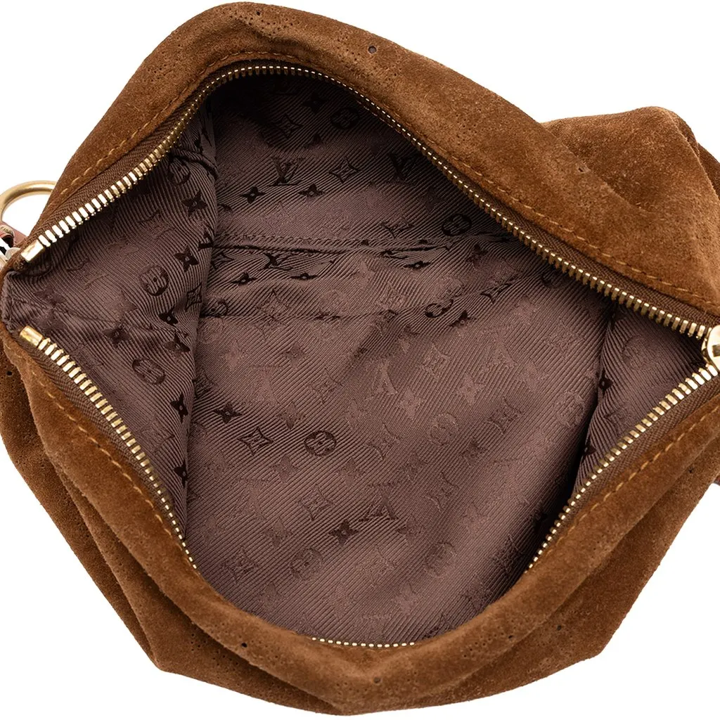 Louis Vuitton Monogram Mahina Suede Onatah Pochette Brown Suede Very good - Model View
