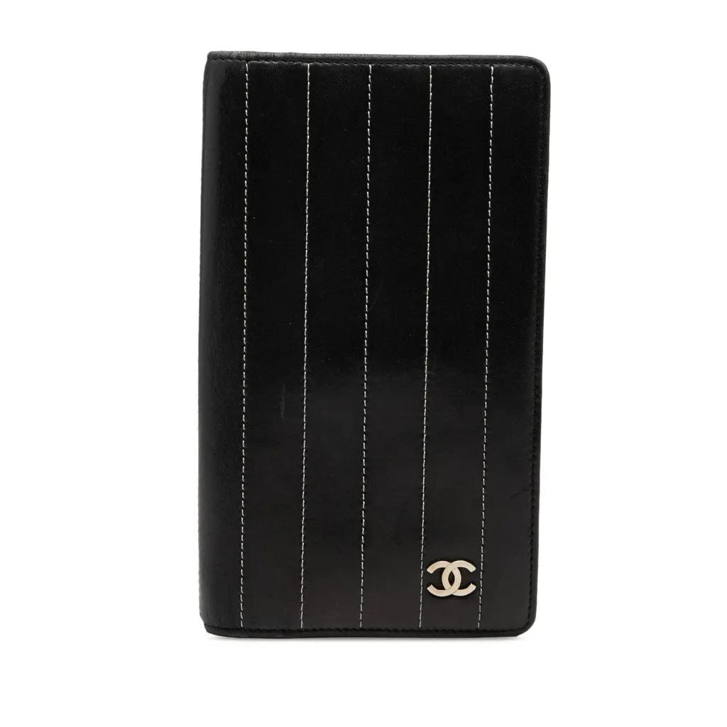 Chanel Lambskin Vertical Quilted Mademoiselle Yen Wallet Black Leather Very good - Front View