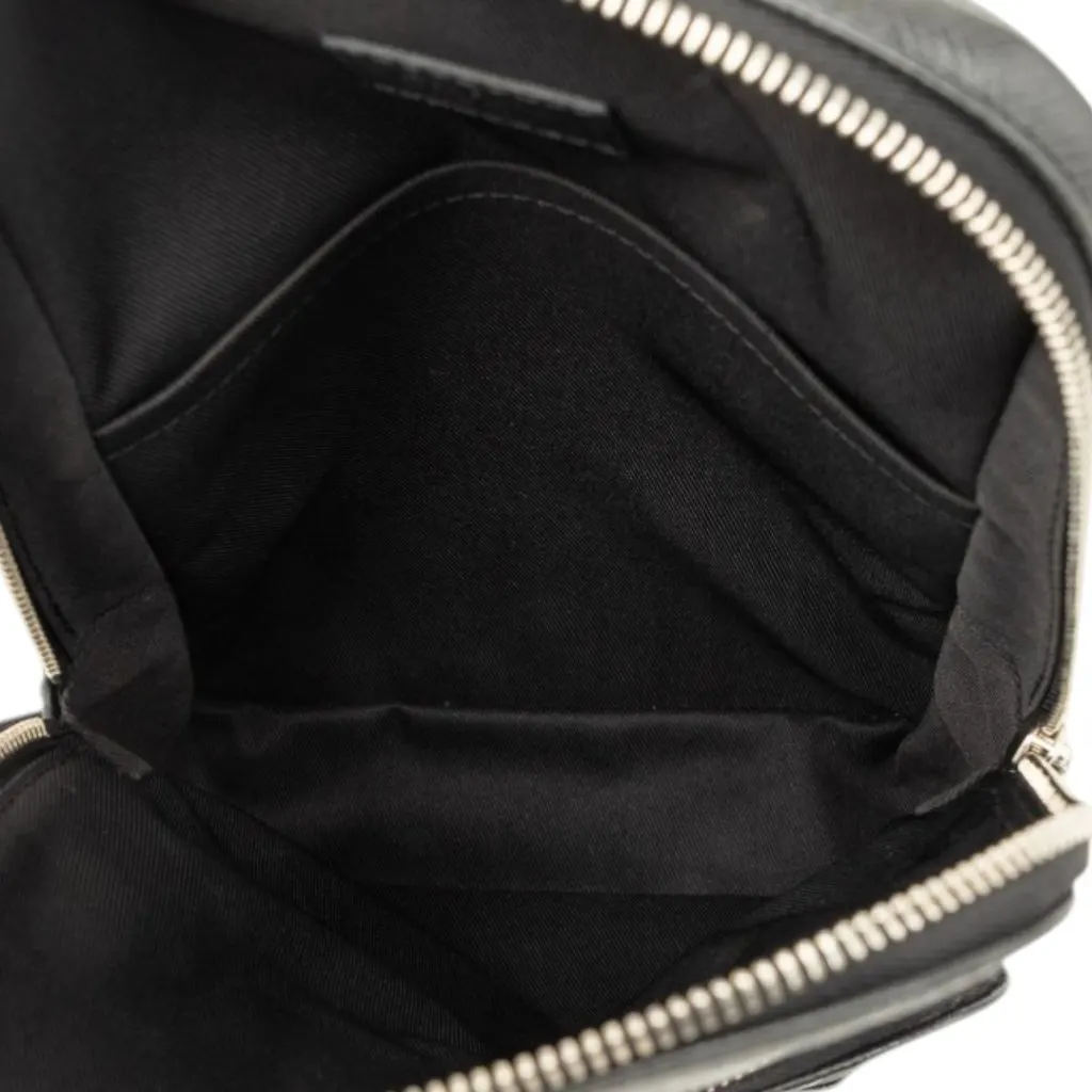 Louis Vuitton Taiga Avenue Sling Black Leather Very good - Model View